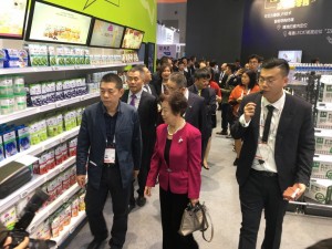 协会领导参观永旺特慧优展架