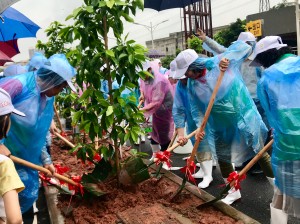 &ldquo;永旺故乡林&rdquo;植树活动在广州金沙举行，为夏日增添一抹绿意