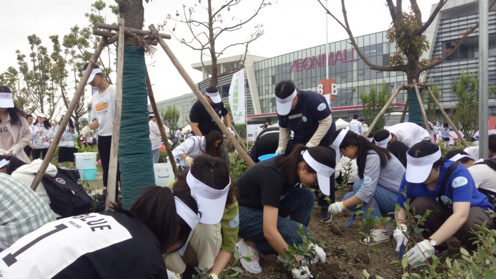 “永旺故乡林”植树活动现场