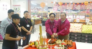 Maxvalu广州总经理安倍悟先生参加开业庆祝活动